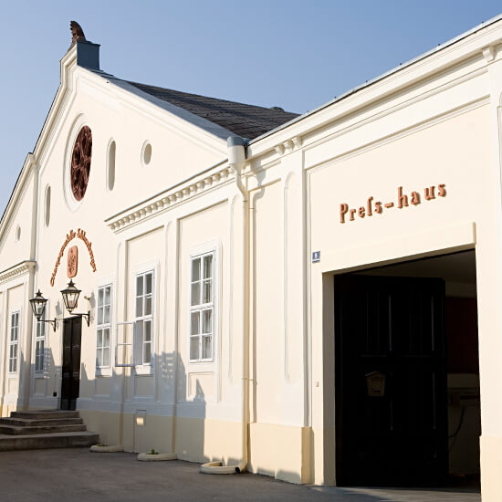 Aussenansicht des Schlumberger Champagnerkellers