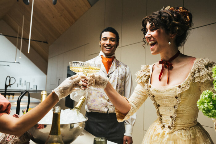 Gruppe beim feiern der 180 Jahre Jubiläumskampagne