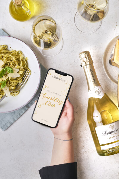 Treuer Schlumberger Marken-Fan nutzt Sparkling Club App am Handy